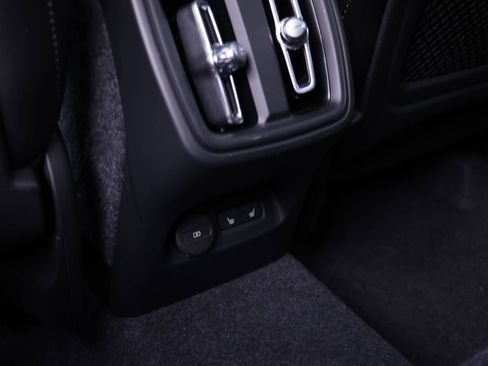 Certified 2026 Volvo XC40 B5 Plus w/ Protection Package Premier image 16