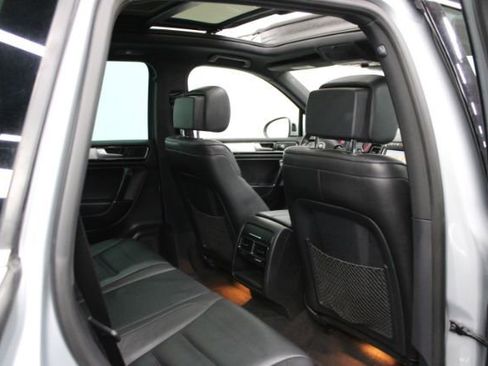 Used 2017 Volkswagen Touareg Wolfsburg Edition image 26