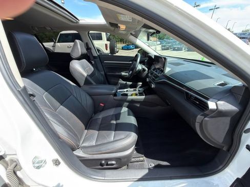 Used 2024 Nissan Altima 2.5 SR w/ SR Premium Package AWD/4WD image 9