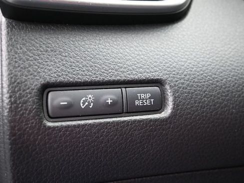 Used 2016 Nissan Rogue SV AWD/4WD image 24