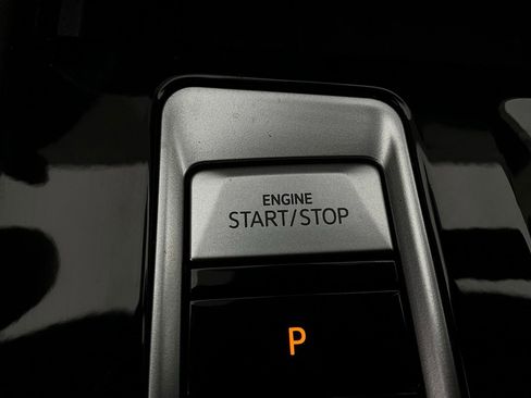 Used 2025 Volkswagen Atlas Cross Sport SE image 24