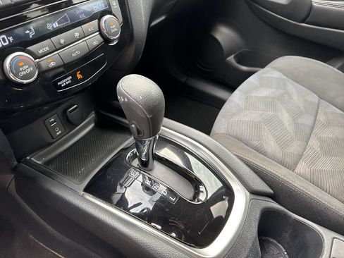 Used 2016 Nissan Rogue SV FWD image 24