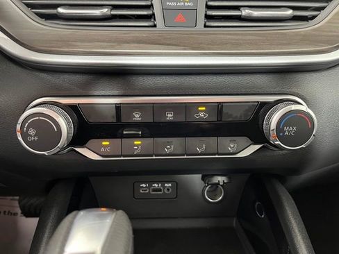 Used 2024 Nissan Altima 2.5 SV AWD/4WD image 29