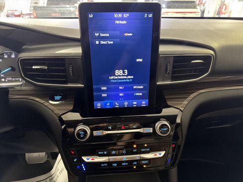 Used 2022 Ford Explorer Limited w/ Limited Technology Package RWD image 17