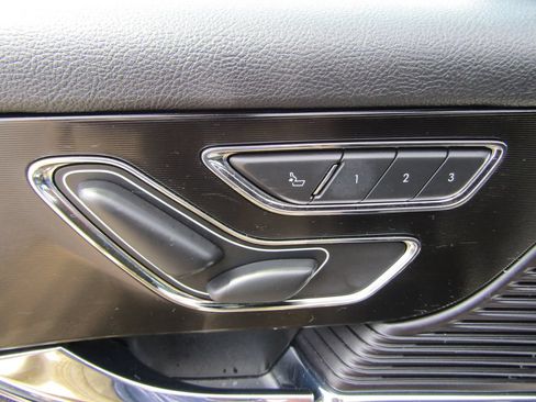 Used 2022 Lincoln Corsair AWD w/ Equipment Group 101A image 30