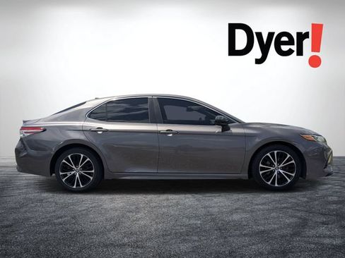 Used 2019 Toyota Camry SE FWD image 2