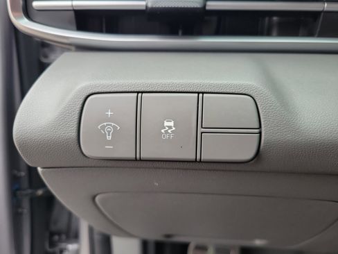 Certified 2025 Hyundai Elantra Sport image 21