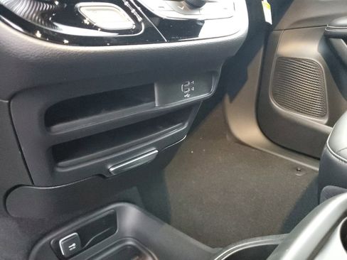 New 2026 Chrysler Voyager LX image 17