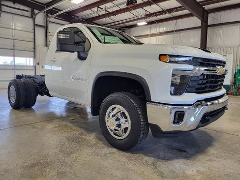 New 2026 Chevrolet Silverado 3500 LT w/ Convenience Package AWD/4WD image 7