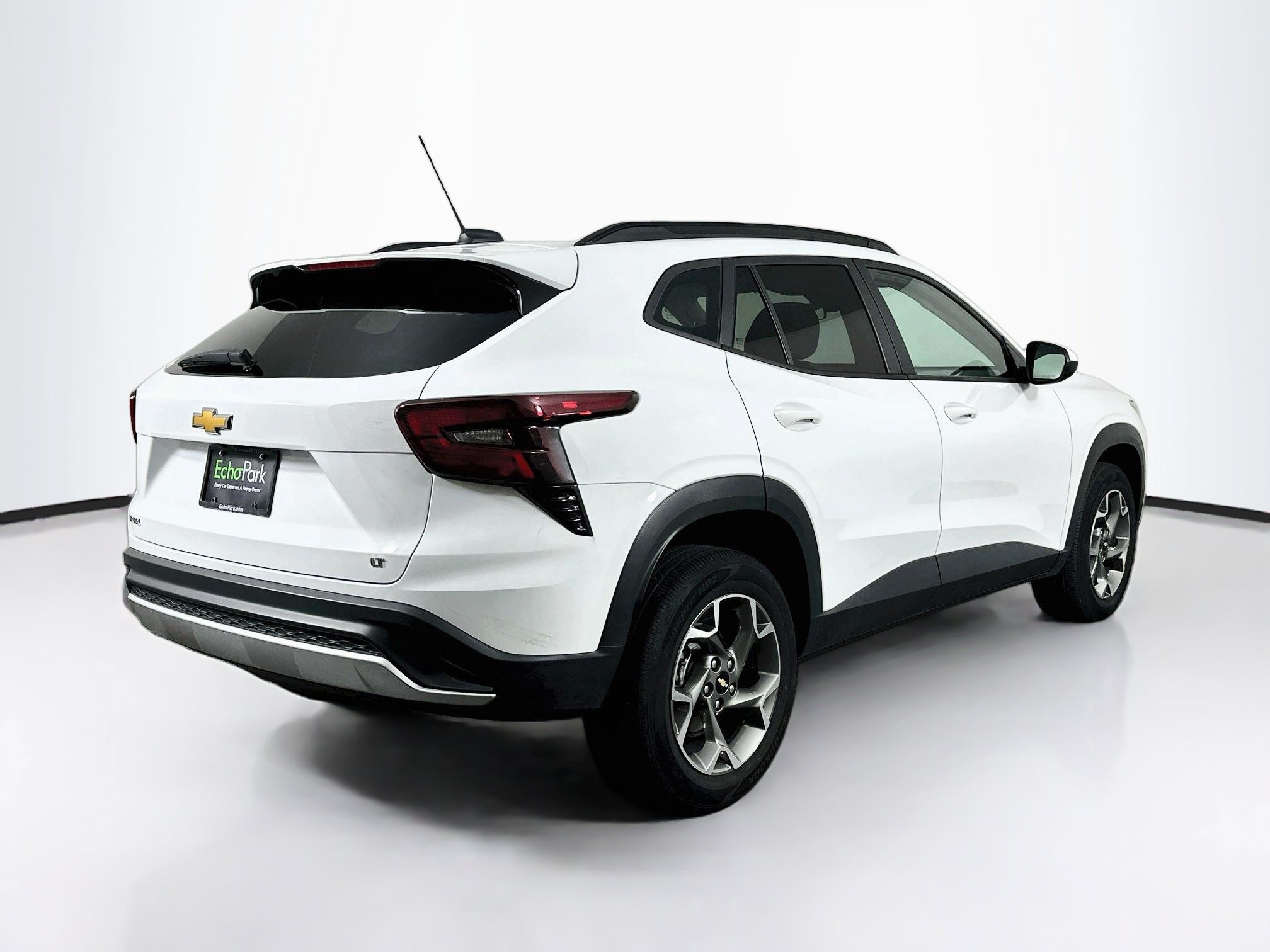 Used 2025 Chevrolet Trax LT FWD image 9