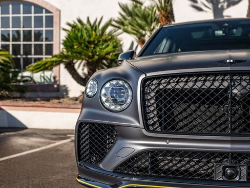 Used 2025 Bentley Bentayga S Black Edition image 37