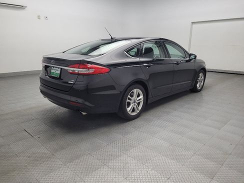 Used 2018 Ford Fusion SE w/ Fusion SE Technology Package image 9