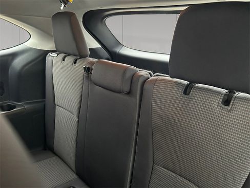 Used 2025 Toyota Highlander LE image 16