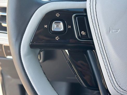 New 2026 Lincoln Aviator AWD w/ Jet Appearance Package image 21