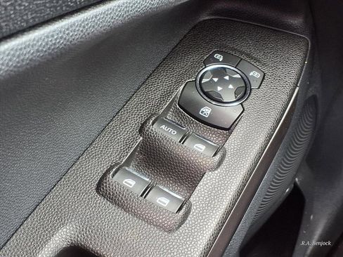 Used 2021 Ford EcoSport SE image 15