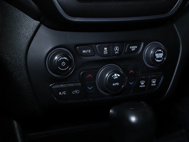 Used 2022 Jeep Cherokee Trailhawk w/ Comfort/Convenience Group AWD/4WD image 25