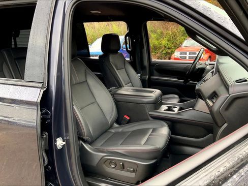 Used 2022 Chevrolet Tahoe RST w/ Sport Performance Package image 8