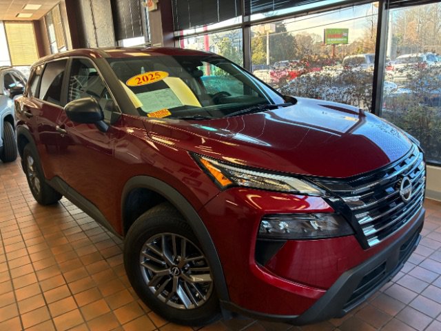 Used 2025 Nissan Rogue S FWD image 1