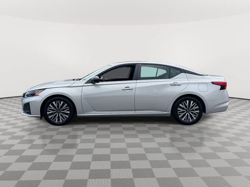 Used 2024 Nissan Altima 2.5 SV FWD image 5