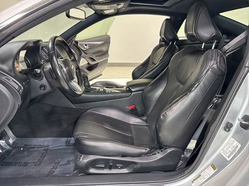 Used 2017 INFINITI Q60 Red Sport 400 image 6