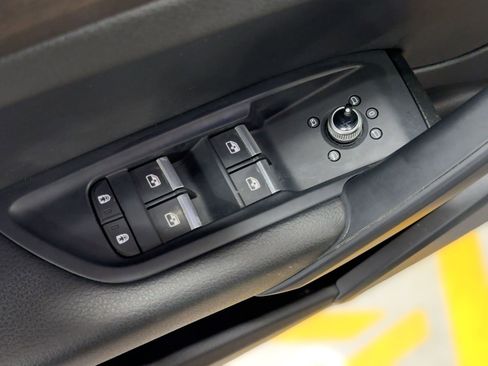 Used 2023 Audi Q5 2.0T Premium w/ Convenience Package image 12