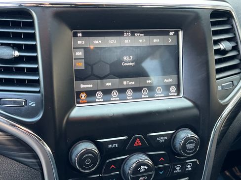 Used 2020 Jeep Grand Cherokee Laredo image 19