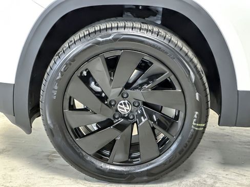 New 2026 Volkswagen Atlas SE image 25