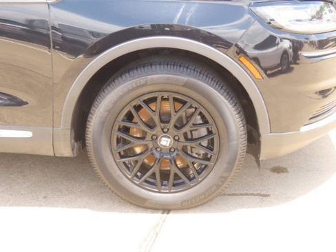Used 2022 Lincoln Nautilus FWD w/ Premium Package image 7