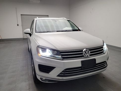 Used 2016 Volkswagen Touareg Sport image 14