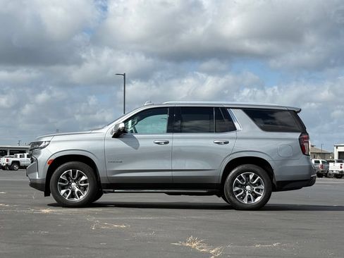 Used 2023 Chevrolet Tahoe LT w/ Luxury Package AWD/4WD image 2