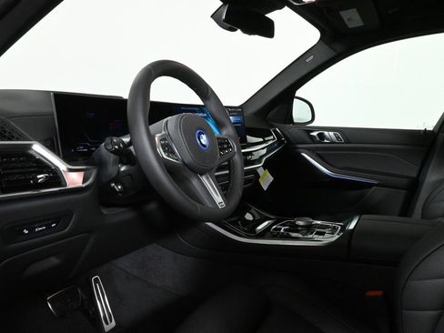 Used 2025 BMW X5 xDrive50e w/ M Sport Package image 15