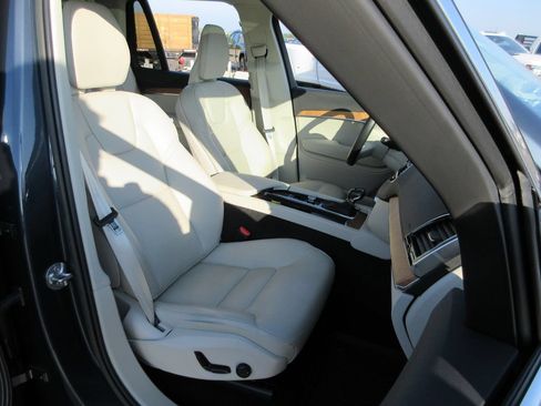 Used 2022 Volvo XC90 T6 Momentum w/ Advanced Package AWD/4WD image 25