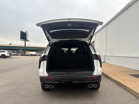 New 2026 Chevrolet Traverse LT image 15