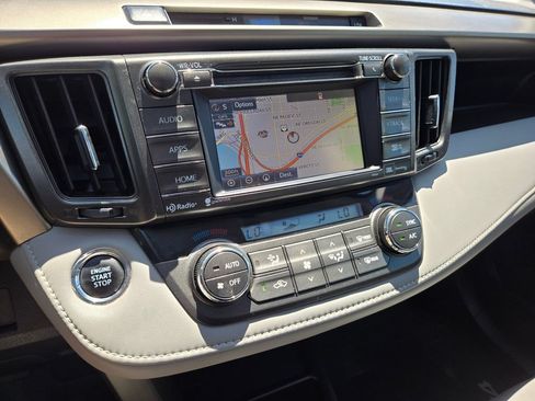 Used 2014 Toyota RAV4 Limited w/ Technology Package AWD/4WD image 29