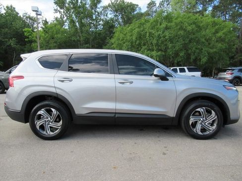 Used 2023 Hyundai Santa Fe SE FWD image 2
