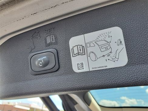 Used 2017 Ford Escape Titanium image 10