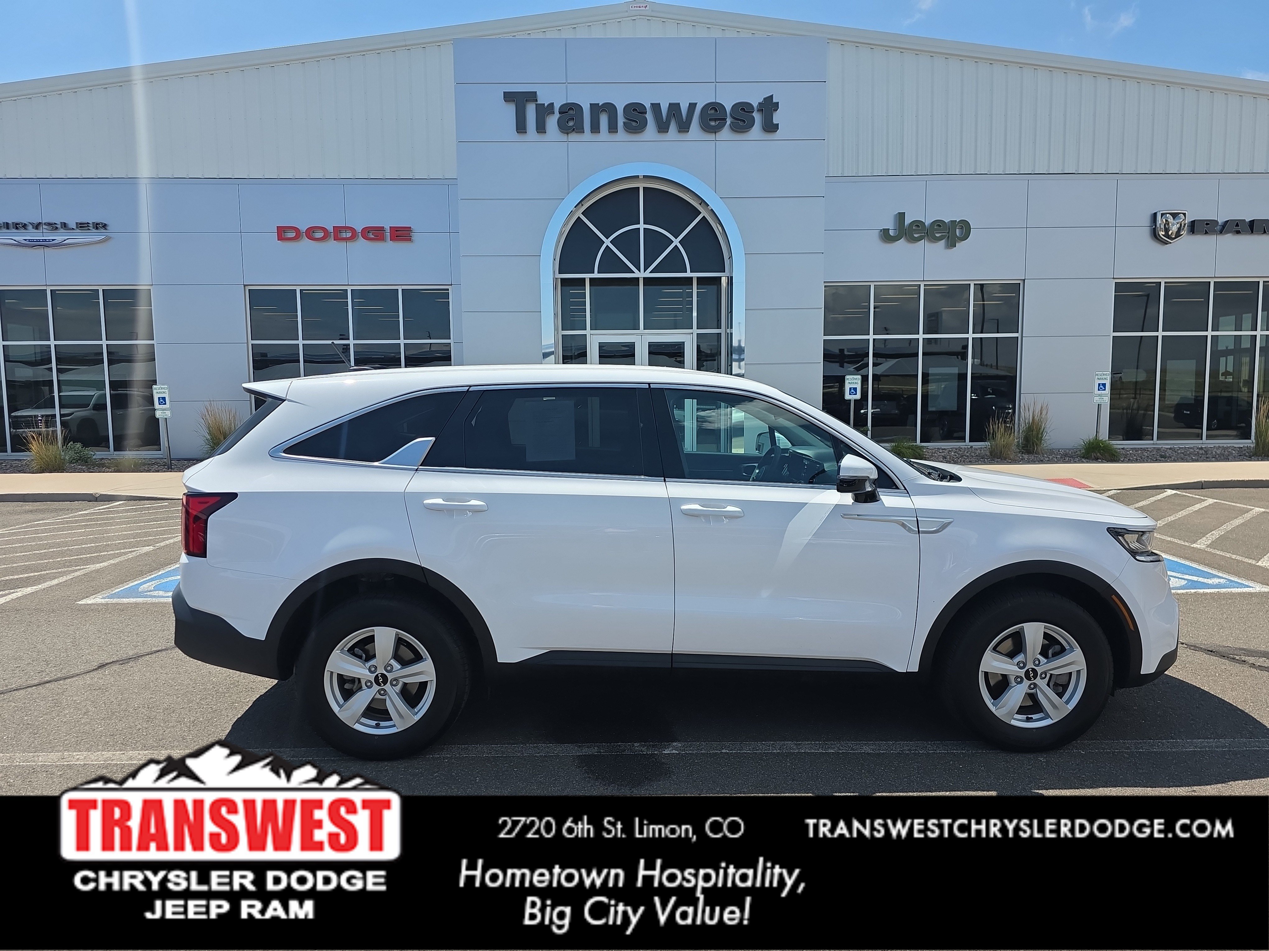 Used 2022 Kia Sorento LX AWD/4WD image 1