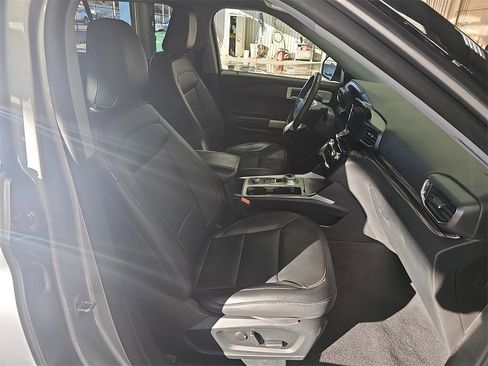 Used 2023 Ford Explorer Limited image 10