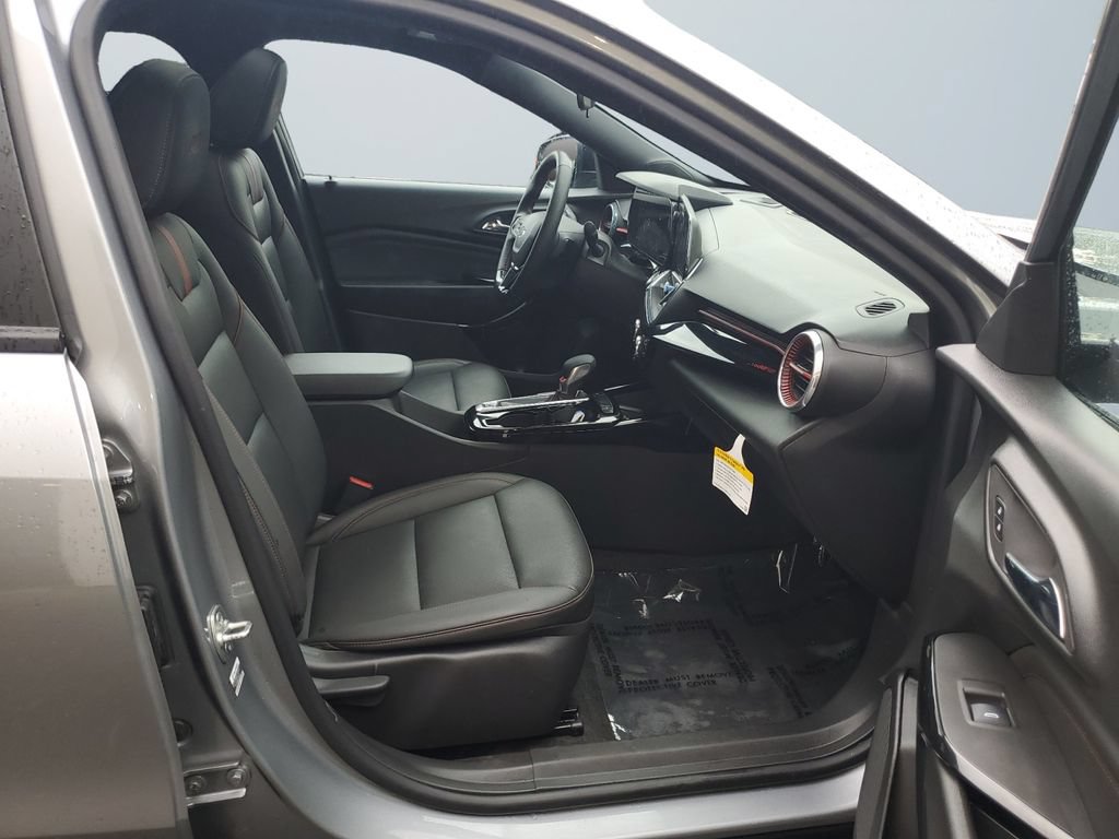 Used 2025 Chevrolet Trax RS w/ Sunroof Package FWD image 15