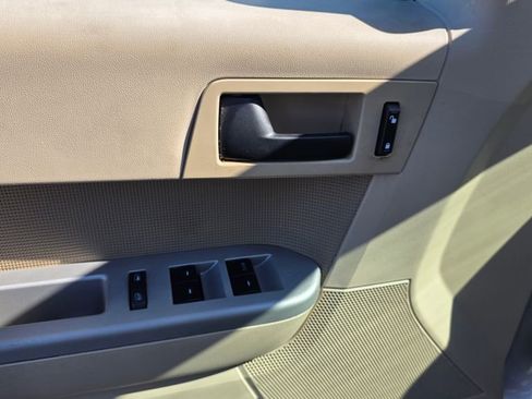 Used 2010 Ford Escape XLT image 10