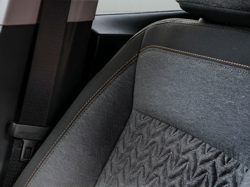 Used 2023 Chevrolet Equinox LT image 41