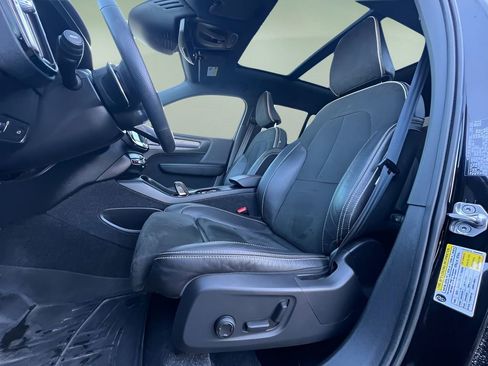 Used 2020 Volvo XC40 T5 R-Design image 10