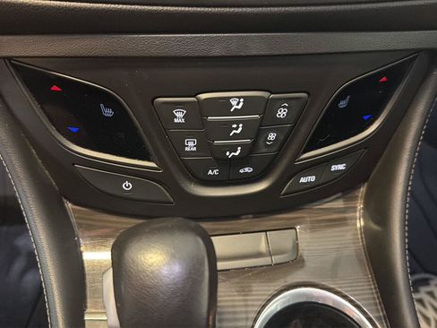 Used 2019 Buick Envision Essence AWD/4WD image 17