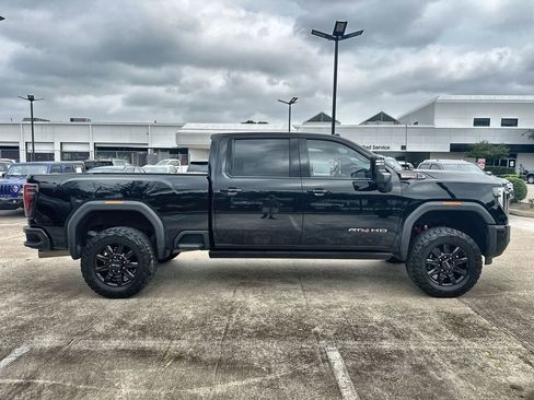Used 2024 GMC Sierra 2500 AT4 w/ AT4 Premium Plus Package AWD/4WD image 10