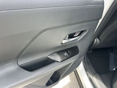 New 2026 Nissan Kicks SR FWD image 12