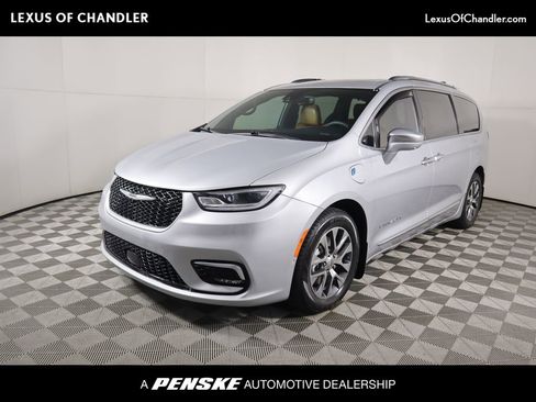 Used 2022 Chrysler Pacifica Pinnacle image 1