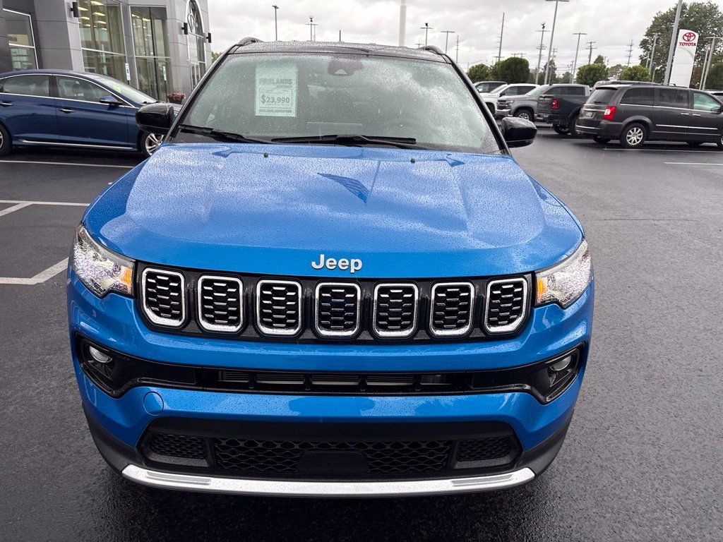 Used 2025 Jeep Compass Limited AWD/4WD image 8