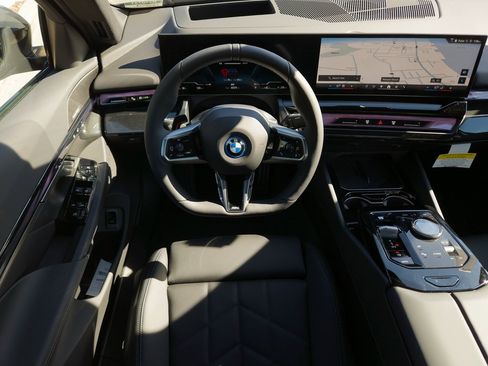 New 2026 BMW i5 eDrive40 image 18