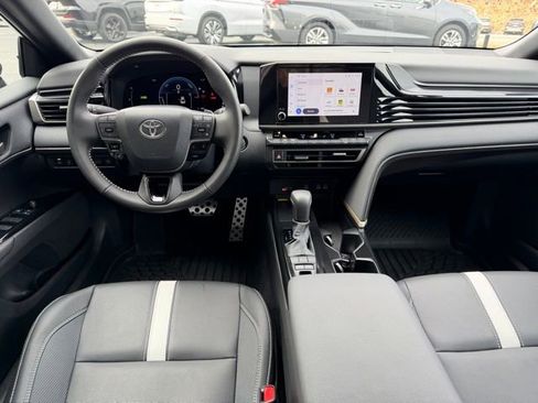Used 2026 Toyota Camry SE image 9