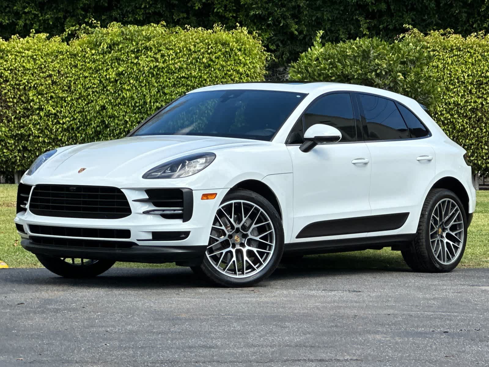 Certified 2021 Porsche Macan S AWD/4WD image 1